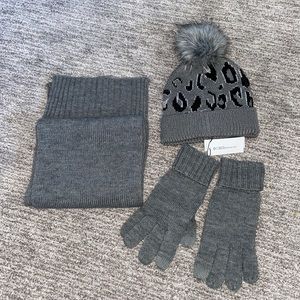 Hat, scarf and gloves